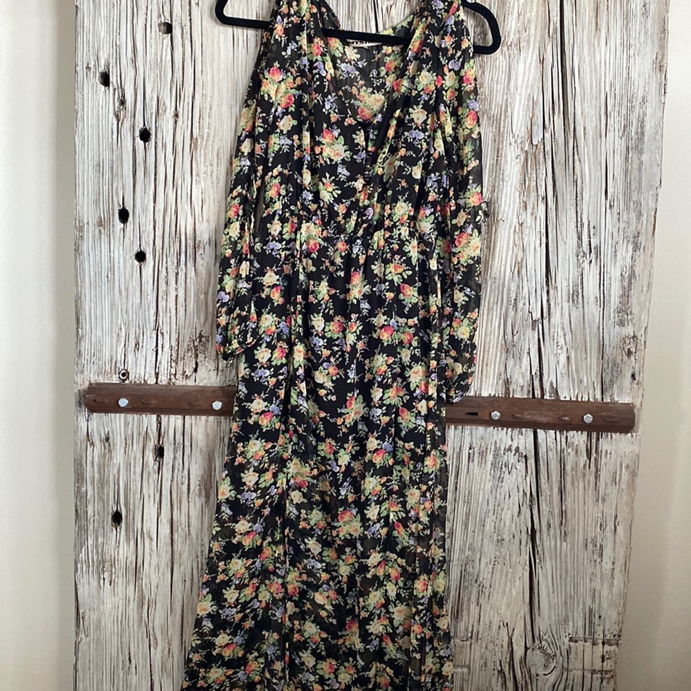 🔥 5/$25 Long floral dress size medium